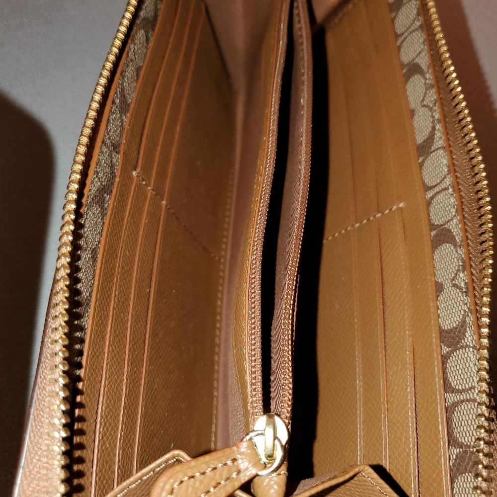 Wallet - Picture 2 of 4